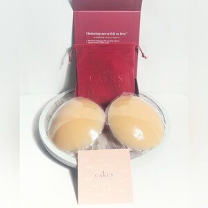 CAKES Body Reusable Silicone Nipple Covers With Storage Pouch New